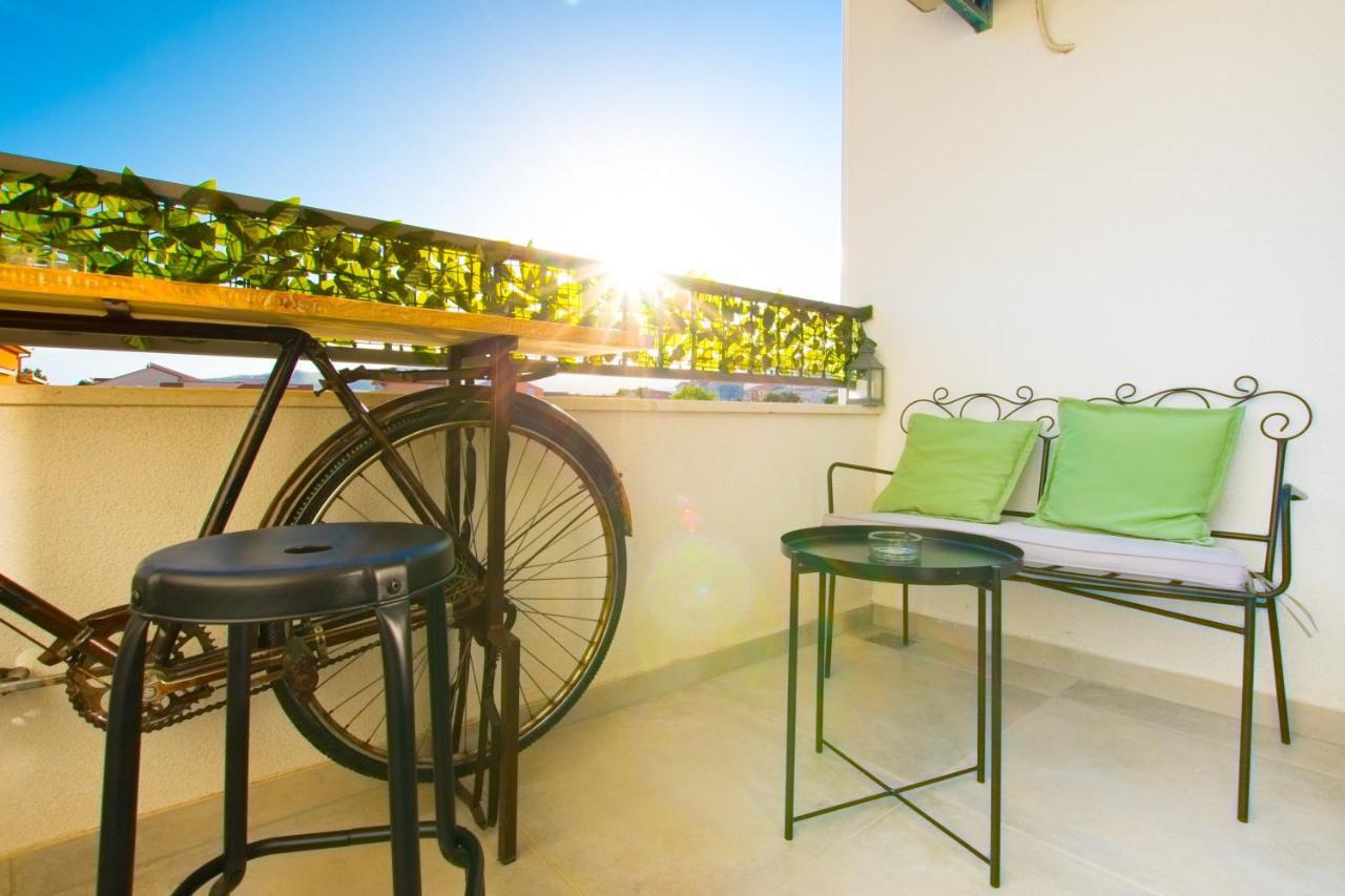 4 * Apartment Sunset Close To The Sea Каштела Экстерьер фото