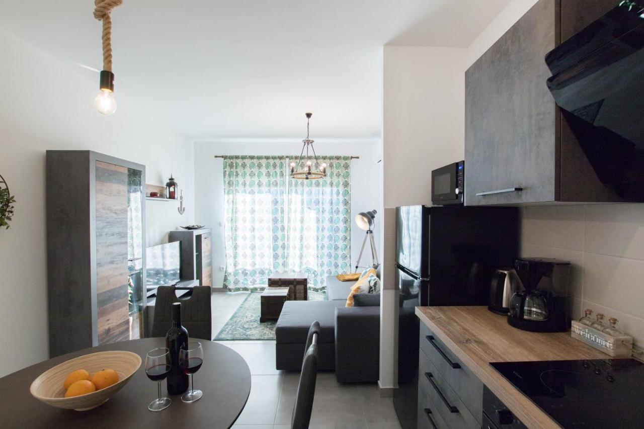 4 * Apartment Sunset Close To The Sea Каштела Экстерьер фото
