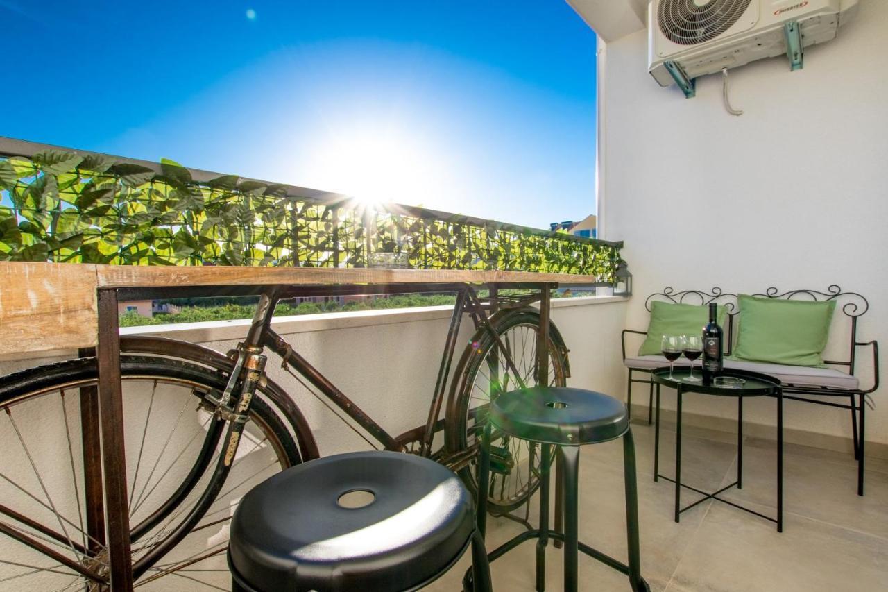 4 * Apartment Sunset Close To The Sea Каштела Экстерьер фото